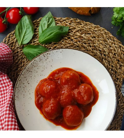 ALBÓNDIGAS CON SALSA DE TOMATE